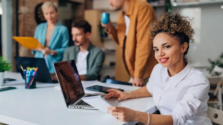 A small business owner applying online for a Credibility Capital installment loan
