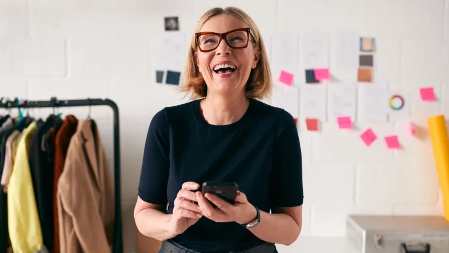 Small business owner uses business budgeting apps