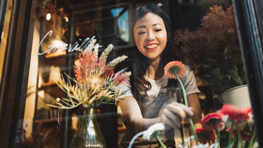 Small business owner uses double entry accounting through an accounting software to thrive.