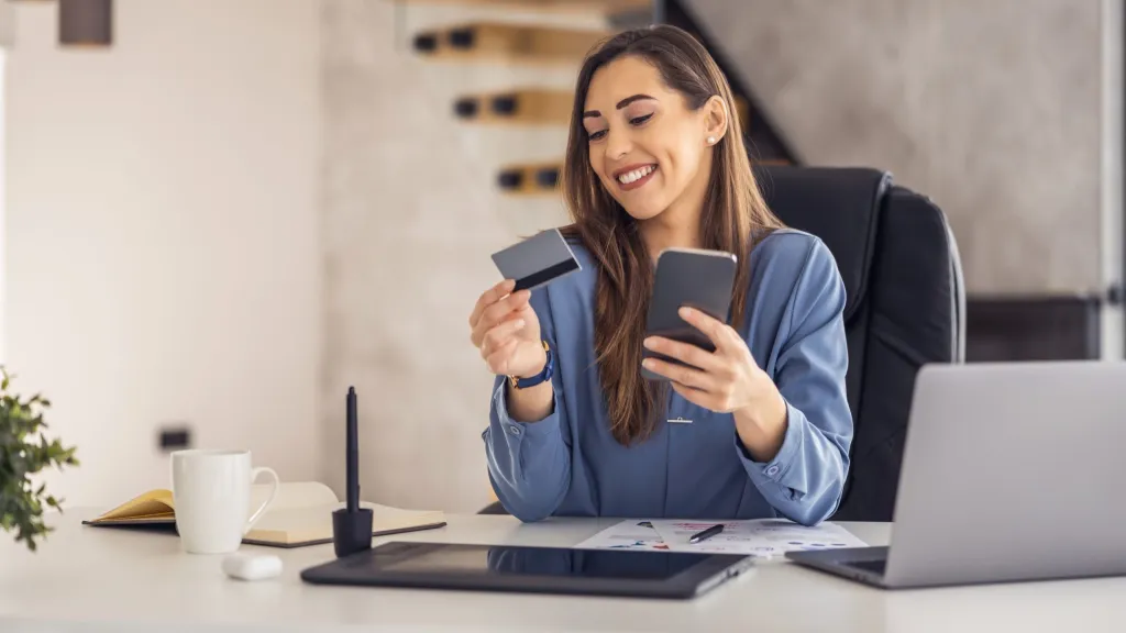 Entrepreneur with credit card maximizing cashback rewards