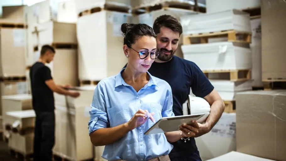 A manufacturing business owner uses accounting software